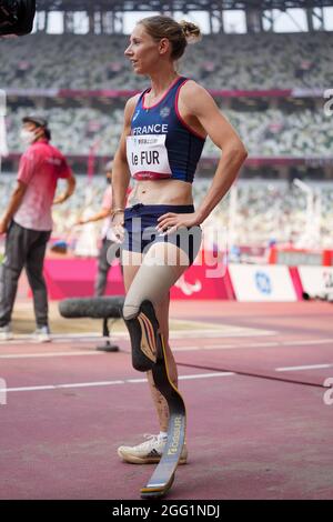 TOKIO, JAPAN - 28. AUGUST: Marie-Amelie le fur aus Frankreich tritt beim Frauen-Weitsprung an - T64 während der Paralympischen Spiele von Tokio 2020 im Olympiastadion am 28. August 2021 in Tokio, Japan (Foto von Helene Wiesenhaan/Orange Picics) NOCNSF Atletiekunie Credit: Orange Pics BV/Alamy Live News Stockfoto