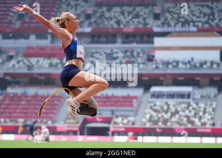 TOKIO, JAPAN - 28. AUGUST: Marie-Amelie le fur aus Frankreich tritt beim Frauen-Weitsprung an - T64 während der Paralympischen Spiele von Tokio 2020 im Olympiastadion am 28. August 2021 in Tokio, Japan (Foto von Helene Wiesenhaan/Orange Picics) NOCNSF Atletiekunie Credit: Orange Pics BV/Alamy Live News Stockfoto