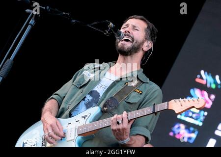 Portsmouth, Großbritannien. August 2021. Grant Nichola, Leadsänger und Gitarrist der walisischen Indie-Rockband Feeder, tritt beim Victorious Festival in Portsmouth live auf. Kredit: SOPA Images Limited/Alamy Live Nachrichten Stockfoto