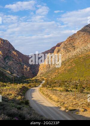 Swartberg Pass durch die Swartberg Mountains. Tolles Karoo. Prinz Albert. Westkap. Südafrika Stockfoto