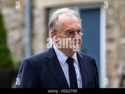 Aachen, Deutschland. August 2021. Reiner Haseloff (CDU) Ministerpräsident von Sachsen-Anhalt, kommt zum ökumenischen Gottesdienst und zum Gedenkgottesdienst für die Opfer der Flutkatastrophe. Quelle: Malte Krudewig/dpa/Alamy Live News Stockfoto