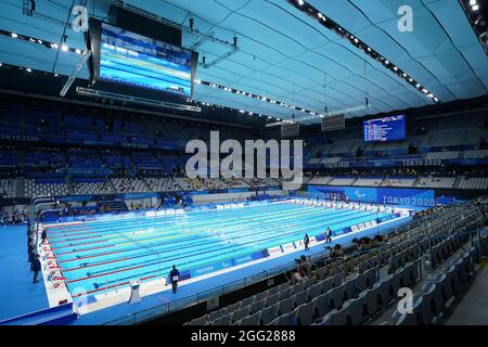 Eine allgemeine Ansicht der leeren Stände im Tokyo Aquatics Center am vierten Tag der Paralympischen Spiele in Tokio 2020 in Japan. Bilddatum: Samstag, 28. August 2021. Stockfoto