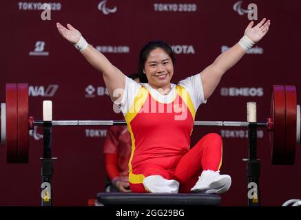 Tokio, Japan. August 2021. Tan Yujiao aus China feiert während des Powerlifting-Finales der Frauen bei den Paralympischen Spielen 2020 in Tokio, Japan, am 28. August 2021. Quelle: Hu Huhu/Xinhua/Alamy Live News Stockfoto