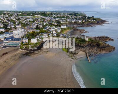 Luftaufnahme des Strandes von Saint-Quay-Portrieux, Cotes d'Armor, Bretagne, Frankreich Stockfoto