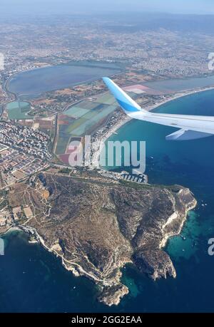 Luftaufnahme von Cagliari und dem Strand von Poetto, Sardinien, Italien Stockfoto