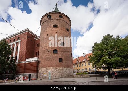 Riga, Lettland. 22. August 2021. Außenansicht des Pulverturms im Stadtzentrum Stockfoto