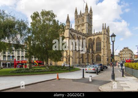 Ein Blick auf die Rückseite der Bath Abbey, von Orange Grove aus gesehen, Bath UK am 24. August 2021. Stockfoto