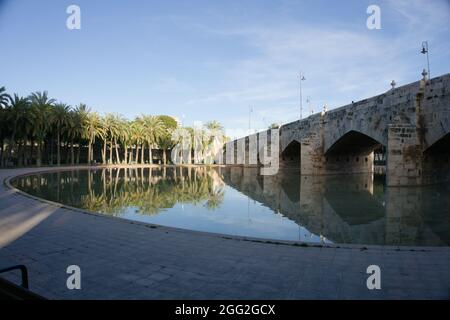 Puente del Mar – Historische Brücke in Valencia, Spanien Stockfoto