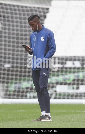 London, Großbritannien. August 2021. Wilfried Zaha von Crystal Palace trifft am 28. August 2021 während des Premier League-Spiels zwischen West Ham United und Crystal Palace im Londoner Stadion, Queen Elizabeth Olympic Park, London, England, ein. Foto von Ken Sparks. Nur zur redaktionellen Verwendung, Lizenz für kommerzielle Nutzung erforderlich. Keine Verwendung bei Wetten, Spielen oder Veröffentlichungen einzelner Clubs/Vereine/Spieler. Kredit: UK Sports Pics Ltd/Alamy Live Nachrichten Stockfoto