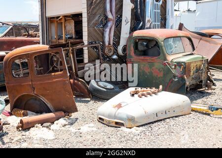 Klassische amerikanische Oldtimer der 1960er Jahre in Arizona Junkyard Stockfoto