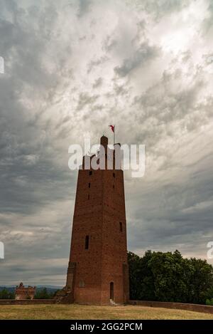 Die Rocca di Federico II ist ein Turm aus dem 13. Jahrhundert in San Miniato. Während des Zweiten Weltkriegs zerstört, wurde es im Jahr 1958 wieder aufgebaut, es ist 37 Stockfoto