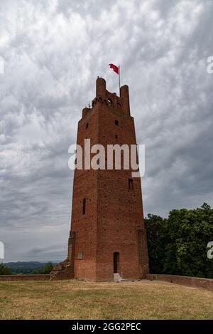 Die Rocca di Federico II ist ein Turm aus dem 13. Jahrhundert in San Miniato. Während des Zweiten Weltkriegs zerstört, wurde es im Jahr 1958 wieder aufgebaut, es ist 37 Stockfoto