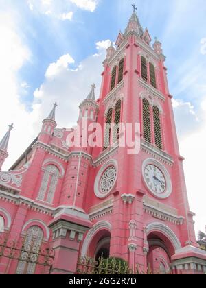 Ho Chi Minh, Vietnam - 2. Februar 2017: Außenansicht der Tan Dinh Kirche (eine römisch-katholische Kirche) in Ho Chi Minh City, Vietnam. Stockfoto