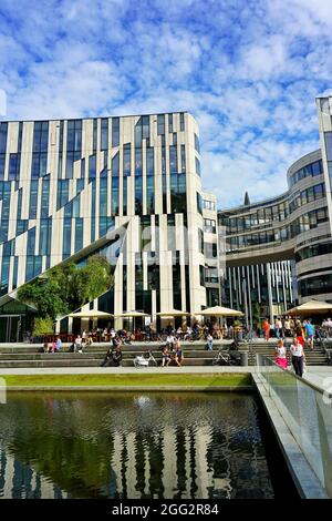 „Kö-Bogen“ mit moderner Architektur, entworfen vom New Yorker Stararchitekten Daniel Libeskind, fertiggestellt 2013. Lage: Stadtzentrum Düsseldorf. Stockfoto