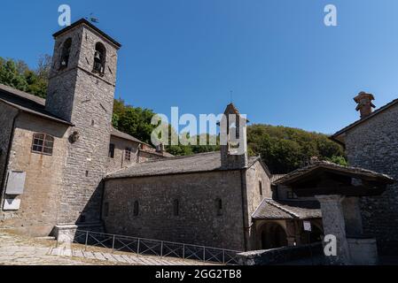 Das Franziskanerheiligtum von La Verna (Provinz Arezzo) ist berühmt dafür, dass es der Ort ist, an dem der hl. Franz von Assisi am September die Stigmata erhielt Stockfoto