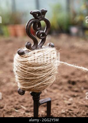 Row Marker aus Gusseisen mit reiner Jute-Kordel. Stockfoto