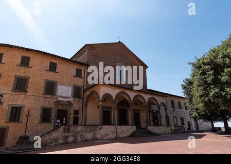 Die Abtei von San Salvatore befindet sich im oberen Teil von Fucecchio, Diözese San Miniato. Die Kirche wurde 986 gegründet und weist einige Spuren der Medien auf Stockfoto