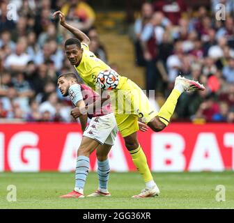 Brentfords Ethan Pinnock in Aktion während des Premier League-Spiels in Villa Park, Birmingham. Bilddatum: Samstag, 28. August 2021. Stockfoto