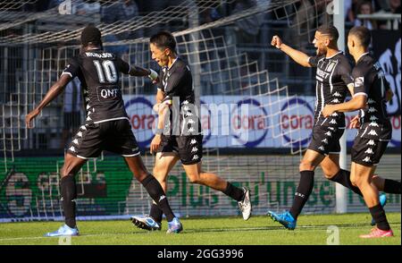 Ryota Morioka von Charleroi feiert am Samstag, den 28. August 2021 in Charl, nach einem Fußballspiel zwischen Sporting Charleroi und Beerkot VA Stockfoto