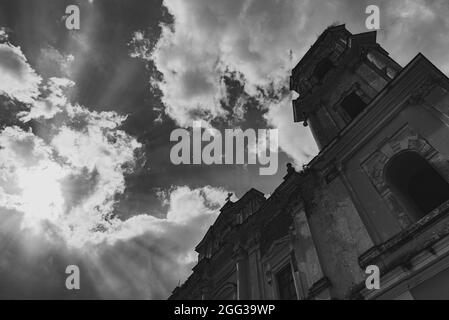 Teano, Kampanien, Kloster Sant'Antonio da Padova. Die Gründung des Klosters von Teano geht auf die erste Hälfte des XIV Jahrhunderts zurück. Stockfoto