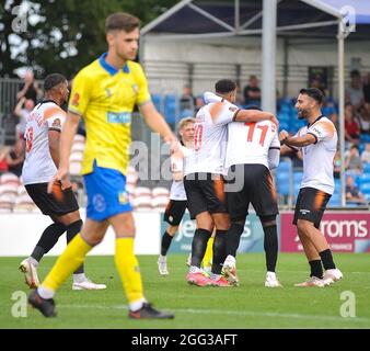 Solihull, Großbritannien. August 2021. Barnett feiert ihren Ausgleich während des Spiels der Vanarama National League zwischen Solihull Moors und Barnett im SportNation.bet Stadion in Solihull, England Credit: SPP Sport Press Foto. /Alamy Live News Stockfoto