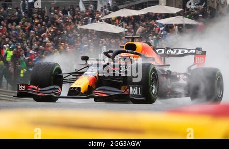 Der niederländische Red Bull-Pilot Max Verstappen im Bild bei der Qualifikation für das morgige Rennen in Spa-Francorchamps, dem Formel-1-Grand-Prix von Belgien, in Sp Stockfoto