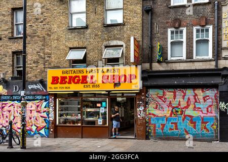 DAS KUNST- UND KULTURVIERTEL IN LONDON RUND UM DIE BRICK LANE IST DER ERSTE UND BESTE BEIGEL-SHOP IN GROSSBRITANNIEN Stockfoto