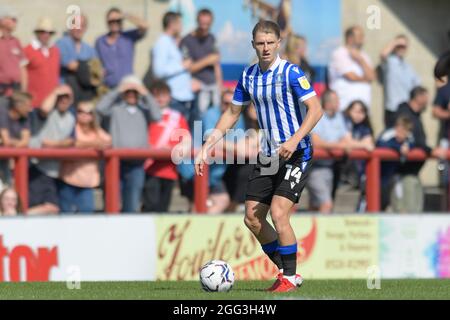 Morecambe, Großbritannien. August 2021. George Byers #14 von Sheffield Mittwoch mit dem Ball in Morecambe, Vereinigtes Königreich am 8/28/2021. (Foto von Simon Whitehead/News Images/Sipa USA) Quelle: SIPA USA/Alamy Live News Stockfoto