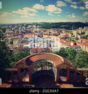 Stadt Brünn - Tschechische Republik - Europa. Schöne Aussicht auf die Stadt und Häuser an einem sonnigen Sommertag. Stockfoto