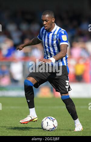 Morecambe, Großbritannien. August 2021. Jaden Brown #3 von Sheffield Mittwoch läuft mit dem Ball in Morecambe, Vereinigtes Königreich am 8/28/2021. (Foto von Simon Whitehead/News Images/Sipa USA) Quelle: SIPA USA/Alamy Live News Stockfoto