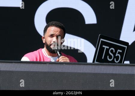 Portsmouth, Großbritannien. August 2021. Craig Ashley David MBE Sänger, Songwriter, Rapper, Plattenproduzent und DJ spielt seinen Craig David TS5 dj und sein Vocal Set live auf der Bühne während des Victorious Festival in Southsea. Kredit: SOPA Images Limited/Alamy Live Nachrichten Stockfoto