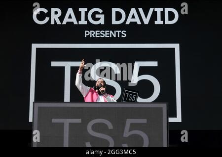 Portsmouth, Großbritannien. August 2021. Craig Ashley David MBE Sänger, Songwriter, Rapper, Plattenproduzent und DJ spielt seinen Craig David TS5 dj und sein Vocal Set live auf der Bühne während des Victorious Festival in Southsea. (Foto von Dawn Fletcher-Park/SOPA Images/Sipa USA) Quelle: SIPA USA/Alamy Live News Stockfoto