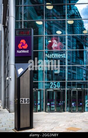 NatWest HQ London - NatWest Headquarters London in 250 Bishopsgate in der Nähe von Spitalfields in der City of London. Das Gebäude trug früher die Marke RBS. Stockfoto