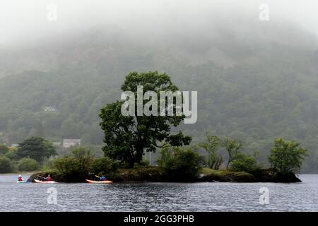 Kanufahren auf der Insel am Ullswater Lake Stockfoto