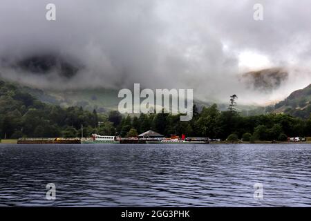 Dampfschiff am Pier am Ullswater Lake Stockfoto