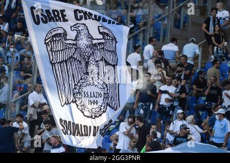 Roma, Italien. August 2021. Fans von Latium während der Serie A Fußballspiel zwischen SS Lazio und Spezia Calcio im Olimpico-Stadion in Rom (Italien), 28. August 2021. Foto Antonietta Baldassarre/Insidefoto Kredit: Insidefoto srl/Alamy Live News Stockfoto