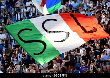 Roma, Italien. August 2021. Fans von Latium während der Serie A Fußballspiel zwischen SS Lazio und Spezia Calcio im Olimpico-Stadion in Rom (Italien), 28. August 2021. Foto Antonietta Baldassarre/Insidefoto Kredit: Insidefoto srl/Alamy Live News Stockfoto