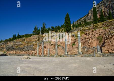 Die römische Agora im antiken Delphi, Griechenland Stockfoto