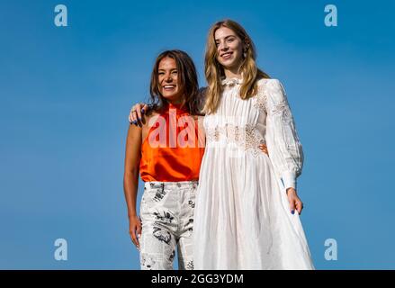 Fotoalles für die Besetzung des Films Road Dance beim Edinburgh International Festival mit den Schauspielern Ali Whitney & Hermine Corfield, Schottland, Großbritannien Stockfoto