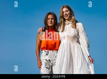 Fotoalles für die Besetzung des Films Road Dance beim Edinburgh International Festival mit den Schauspielern Ali Whitney & Hermine Corfield, Schottland, Großbritannien Stockfoto