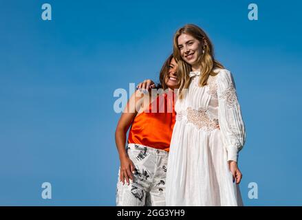 Fotoalles für die Besetzung des Films Road Dance beim Edinburgh International Festival mit den Schauspielern Ali Whitney & Hermine Corfield, Schottland, Großbritannien Stockfoto