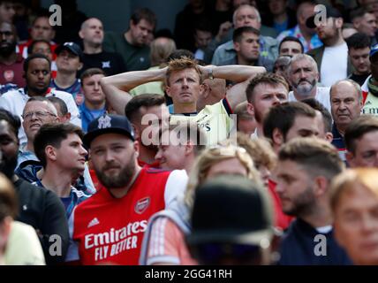 Manchester, England, 28. August 2021. Arsenal-Fans reagieren während des Spiels der Premier League im Etihad Stadium in Manchester. Bildnachweis sollte lauten: Darren Staples / Sportimage Stockfoto