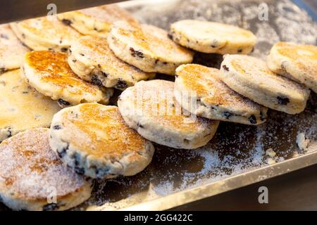 Welsh Cakes in der Popty Conwy Bakery, Wales, Großbritannien Stockfoto