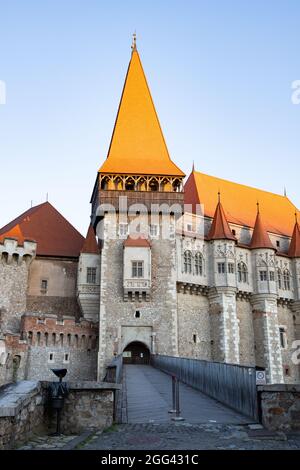 Die Burg hunedoara, auch bekannt als Burg von Corvin oder Burg Hunyadi, ist eine gotisch-Renaissance-Burg in Hunedoara, Rumänien. Eines der größten Schlösser in der EU Stockfoto