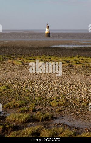 Plover Scar Lighthouse in der Nähe der Mündung der Lune Mündung in Lancashire am Ufer der Morecambe Bay Stockfoto