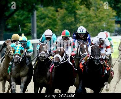 28. August 2021, Saratoga Springs, NY, USA: 28. August 2021: Yaupon #7, geritten von Jockey Ricardo Santana Jr., geht auf die Strecke, um am 28. August 2021 die Einsätzen des ersten Grades auf dem Saratoga Race Course in Saratoga Springs, N.Y. zu gewinnen. Dan HearyEclipse Sportswire CSM Stockfoto