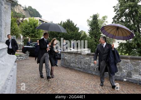 Vaduz, Liechtenstein. August 2021. Königin Sofia von Spanien kommt am 28. August 2021 in der Kathedrale St. Florin in Vaduz an, um an der Beerdigung von Prinzessin Marie von und zu Liechtenstein teilzunehmen.Quelle: IKR/Albert Nieboer/Netherlands OUT/Point de Vue OUT/dpa/Alamy Live News Stockfoto