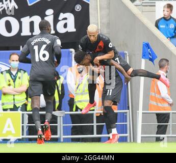 28. August 2021 - Brighton & Hove Albion gegen Everton - Premier League Demarai Grey von Everton feiert sein Tor mit Richarlison während des Premier League-Spiels im Amex Stadium, Brighton. Stockfoto