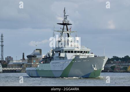 Royal Navy Offshore Patrol Vessel HMS Severn auf der Themse nach London Stockfoto