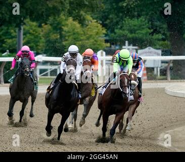 28. August 2021, Saratoga Springs, NY, USA: 28. August 2021: Das Feld für die 1. Klasse H. Allen Jerkens Memorial Stakes geht am 28. August 2021 auf die Strecke der Saratoga Race Course in Saratoga Springs, N.Y. Dan HearyEclipse Sportswire CSM Stockfoto